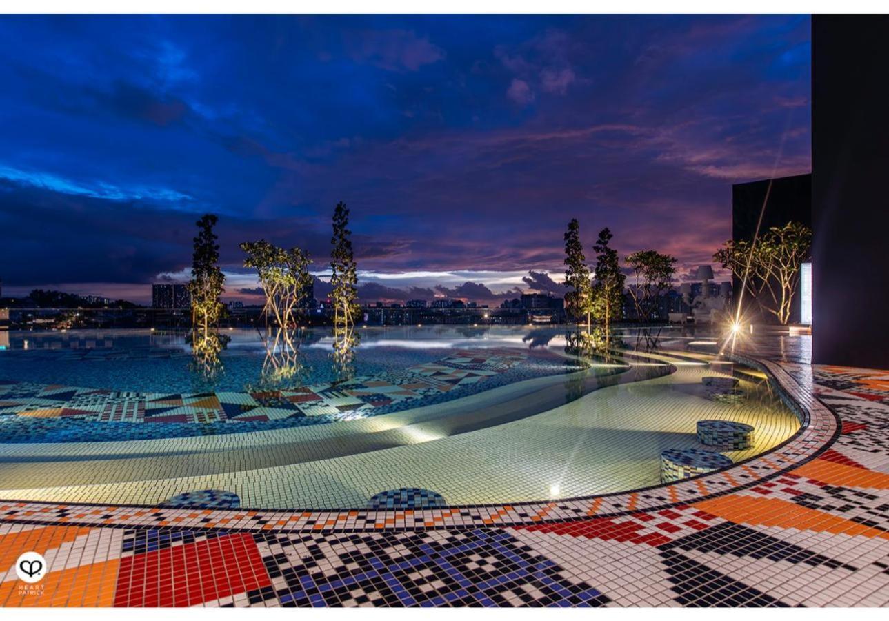 Arte Cheras By Xuites-5 Pax-free Netflix-infinity Pool Pangsapuri